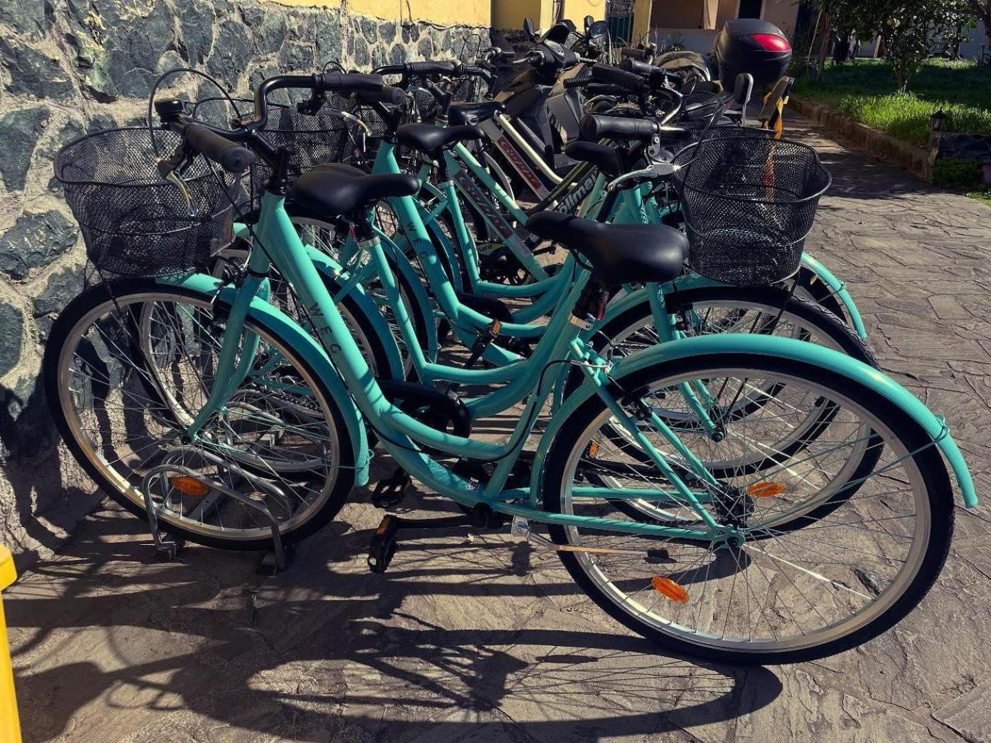 Host In Levanto - Maestrale Con Biciclette Luaran gambar